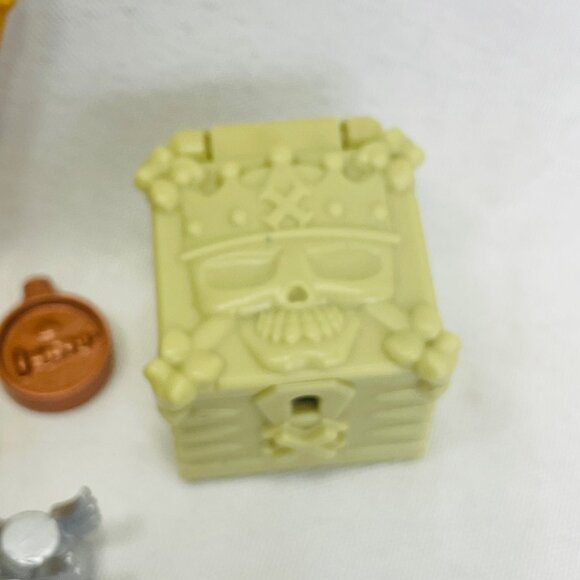 Pirate-Themed Miniature Treasure X Chest & Weapons Accessories - Picture 3 of 7